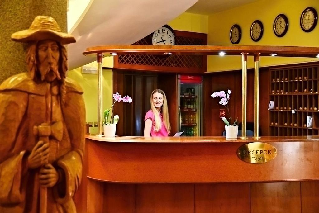 Hotel Prosper เชลาดนา ภายนอก รูปภาพ