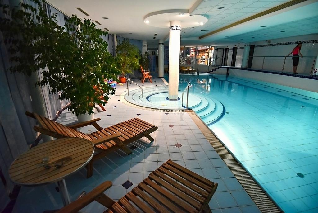 Hotel Prosper เชลาดนา ภายนอก รูปภาพ