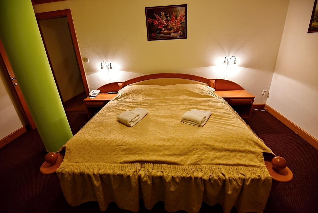 Hotel Prosper เชลาดนา ภายนอก รูปภาพ