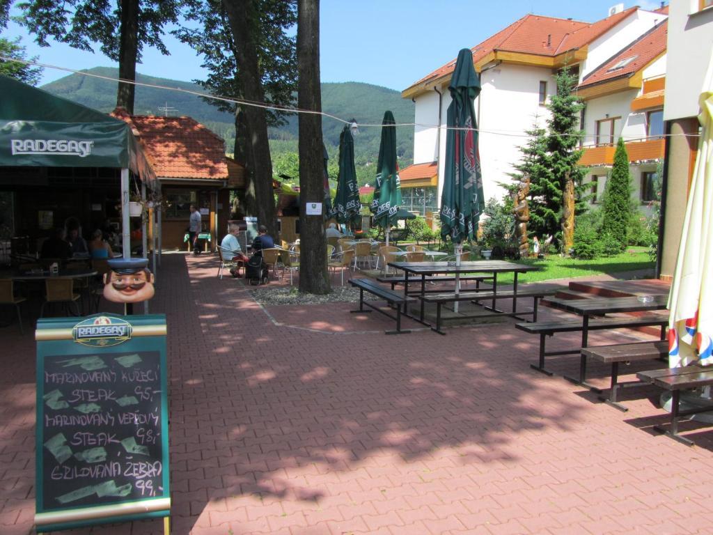 Hotel Prosper เชลาดนา ภายนอก รูปภาพ