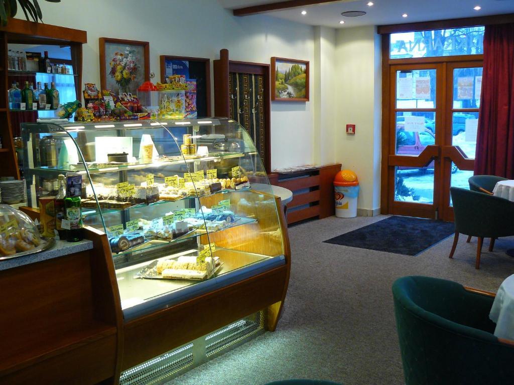 Hotel Prosper เชลาดนา ภายนอก รูปภาพ