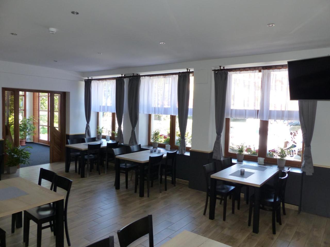 Hotel Prosper เชลาดนา ภายนอก รูปภาพ